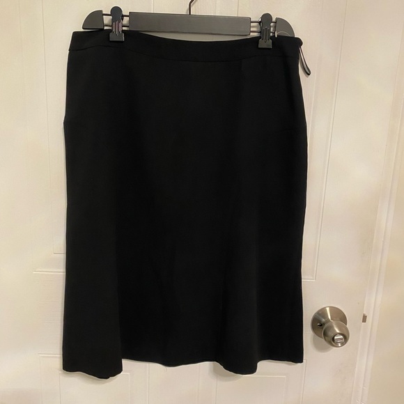 Women suit (skirt,short jacket) size medium -8 - Picture 4 of 4